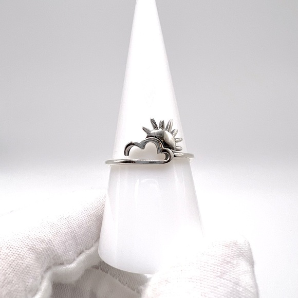 Sale $15 Firm! .925 Sterling Silver Cloud & Sun Ring - Picture 3 of 15